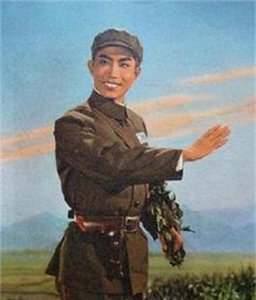 ​宋玉庆22岁就火遍全国，退休后去了美国当众唱：打败美帝野心狼