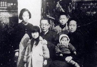 ​老舍自杀后，舒乙产生心结，只愿称其“老舍先生”，晚年终于改口