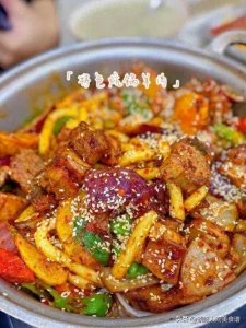 ​炕锅羊肉——传统新疆菜，口感鲜美，香气扑鼻，炕锅原来是这个锅