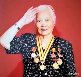 ​陈乔年牺牲66年后遗腹女被找到，94年在墓碑前痛哭：爸我来看您了
