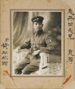 ​桂系大佬黄绍竑，官至上将，曾逼蒋通电下野，1966年选择刎颈自尽