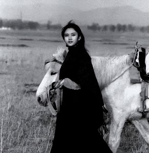 ​重返青春！杨丽萍年轻时的绝美照片，惊艳了岁月流逝