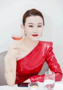 ​郎昆前妻：前夫因刘岩被骂抛妻弃女，她努力打拼给女儿更好的生活