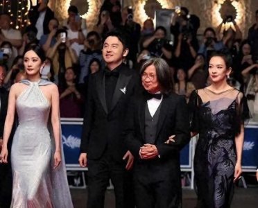 ​章子怡首晒儿子正脸照，开心过六一，可惜儿女都长得像汪峰