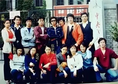 ​史可与外籍老公同游法国，幸福甜蜜，让人羡慕！