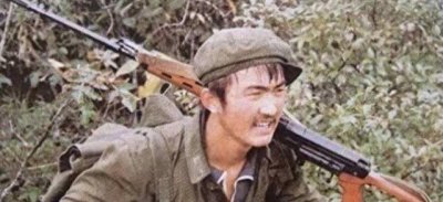 ​原创越南战场的这名美女狙击手，因为人性的需求，被我军狙杀