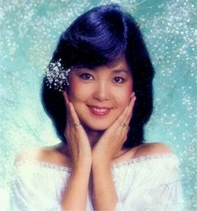 ​邓丽君的4段情史：被成龙伤害最深，死后4位前任无一人参加葬礼