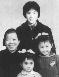 ​“甜歌皇后”杨钰莹：三段情史，赖文峰伤她最深，50岁不婚不育