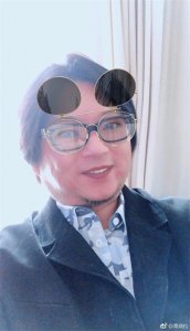 ​笑到想炸！高晓松的神级自拍合集