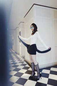 ​陈赫前妻许婧离婚后活出自我，新男友背景显赫，豪宅泳池尽显奢华