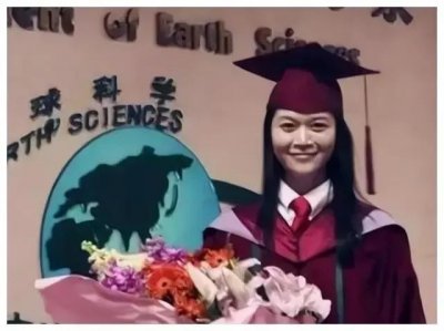 ​拒绝百万年薪，从学霸到中国第一位女舰长，韦慧晓经历了什么？