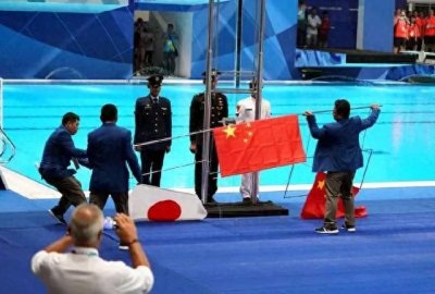 ​霸气！孙杨让国人动容一幕国旗掉落瞬间，他霸气要主办方重升国旗