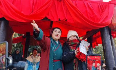 ​起底王婆说媒表演嘉宾边玉洁：豫剧名家还是变性人，爱讲荤段子！