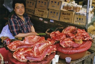 ​狗肉和这个菜能搭配在一起，而且吃的很过瘾