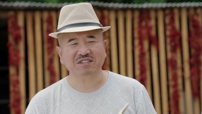 ​刘能31岁儿子大婚，42岁的2婚妻子坐主位，前妻现身婚礼有点尴尬