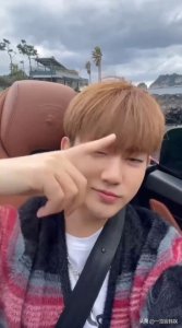 ​陈华晒3亿跑车度假 转行当网红收入暴增 咸素媛年近50还想生二胎