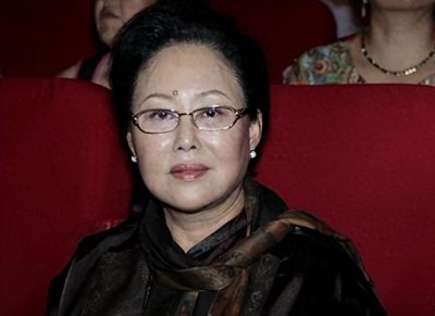 ​为爱加入瑞士籍，从此失去国内的评奖资格，斯琴高娃如今怎么样了