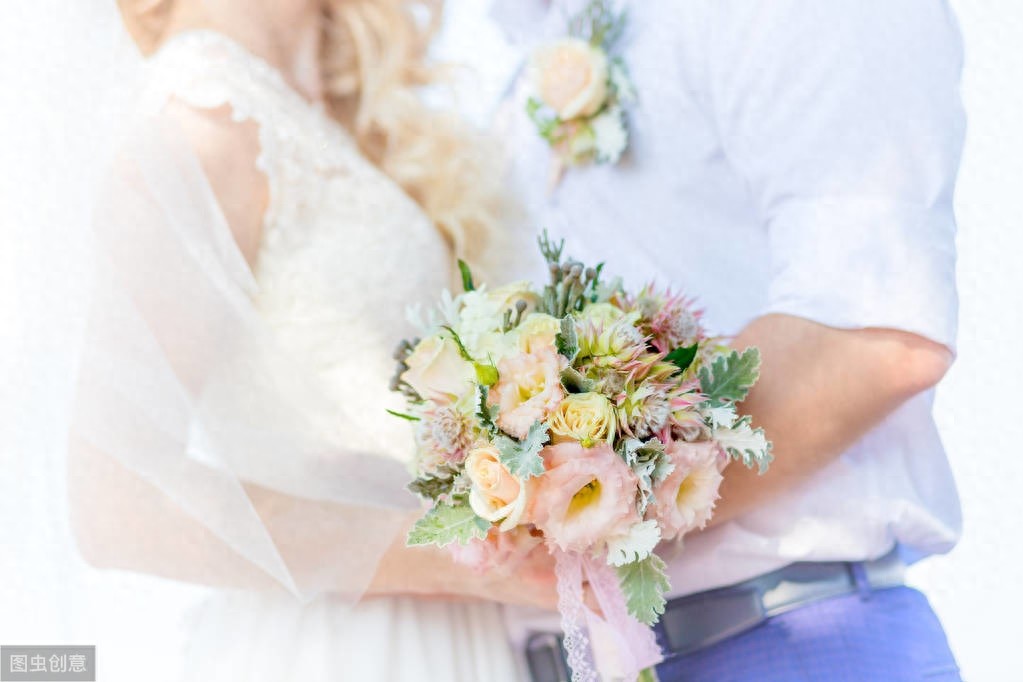 张亮宣布2年前离婚，女方曾被称拯救了银河系，如今沦为糟糠之妻