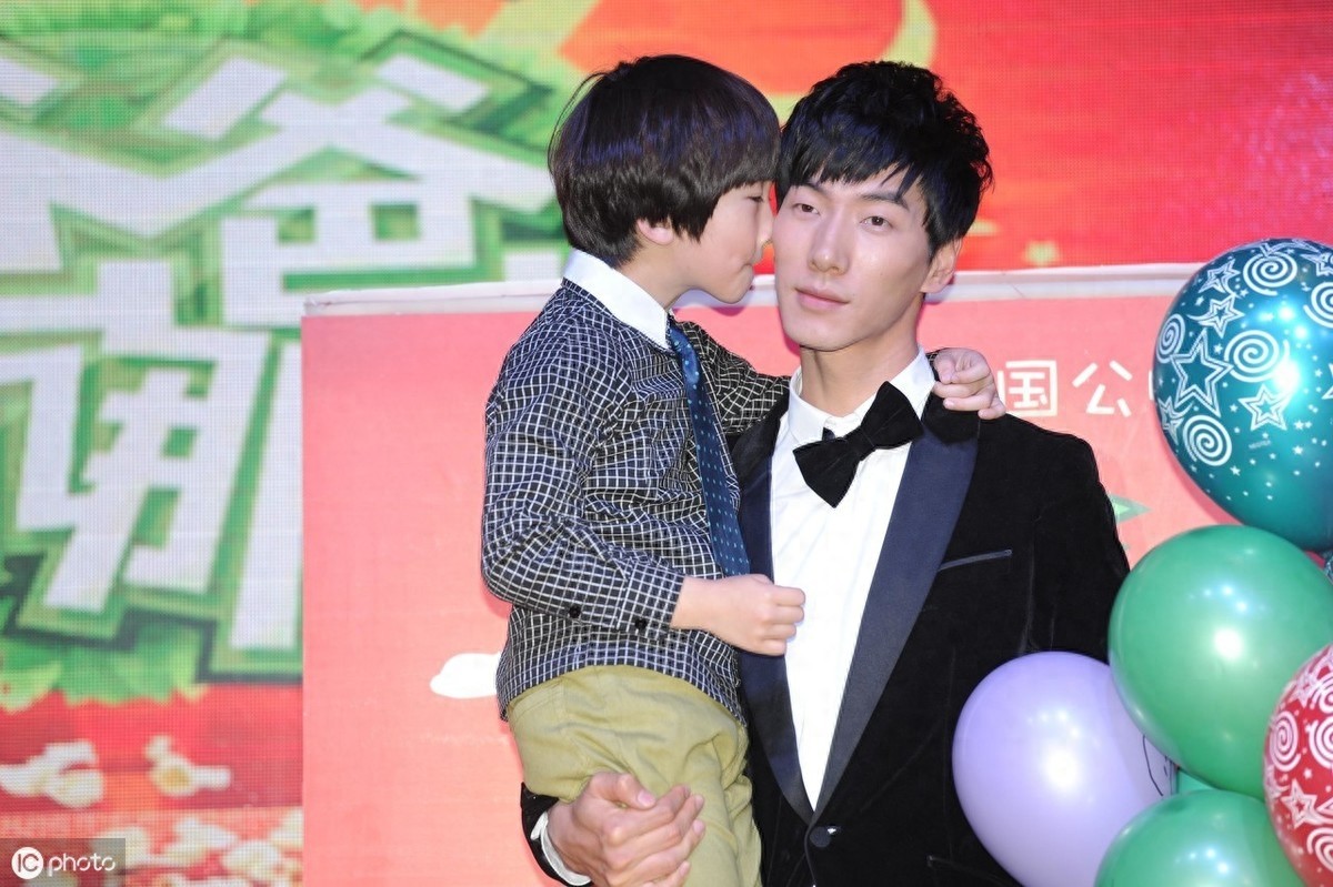 张亮宣布2年前离婚，女方曾被称拯救了银河系，如今沦为糟糠之妻