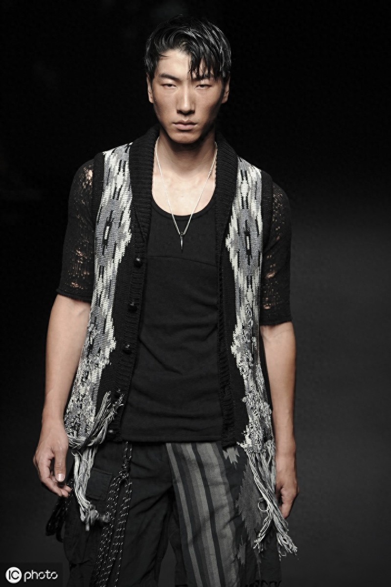 张亮宣布2年前离婚，女方曾被称拯救了银河系，如今沦为糟糠之妻