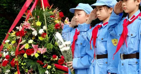 祭奠英烈短句子,简短哀悼语八个字朋友图3