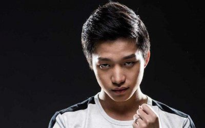 ​他被Faker称为世界第一打野，拿下LPL首个世界冠军，网友：7777