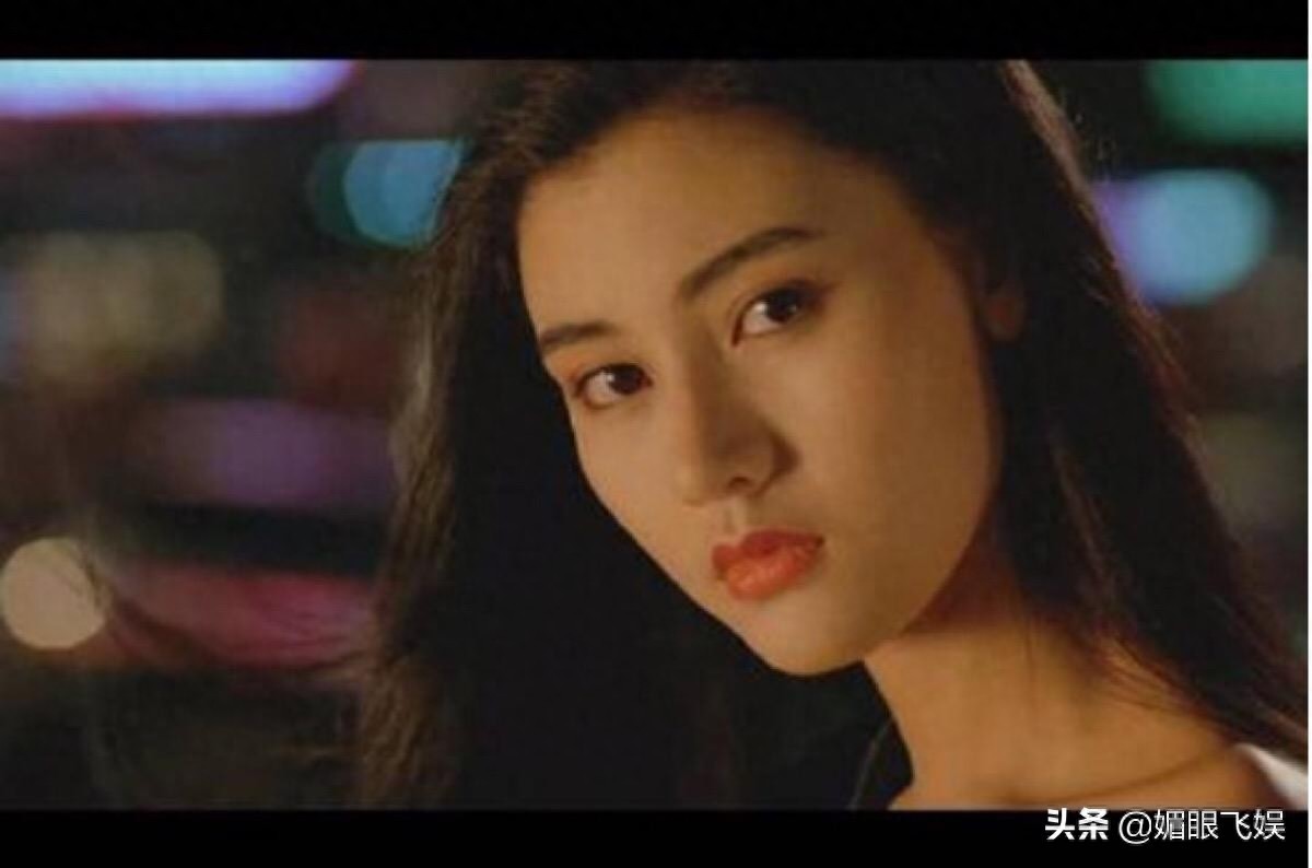看过李嘉欣这几组老照片，网友：我再也不说她不是绝色美女了