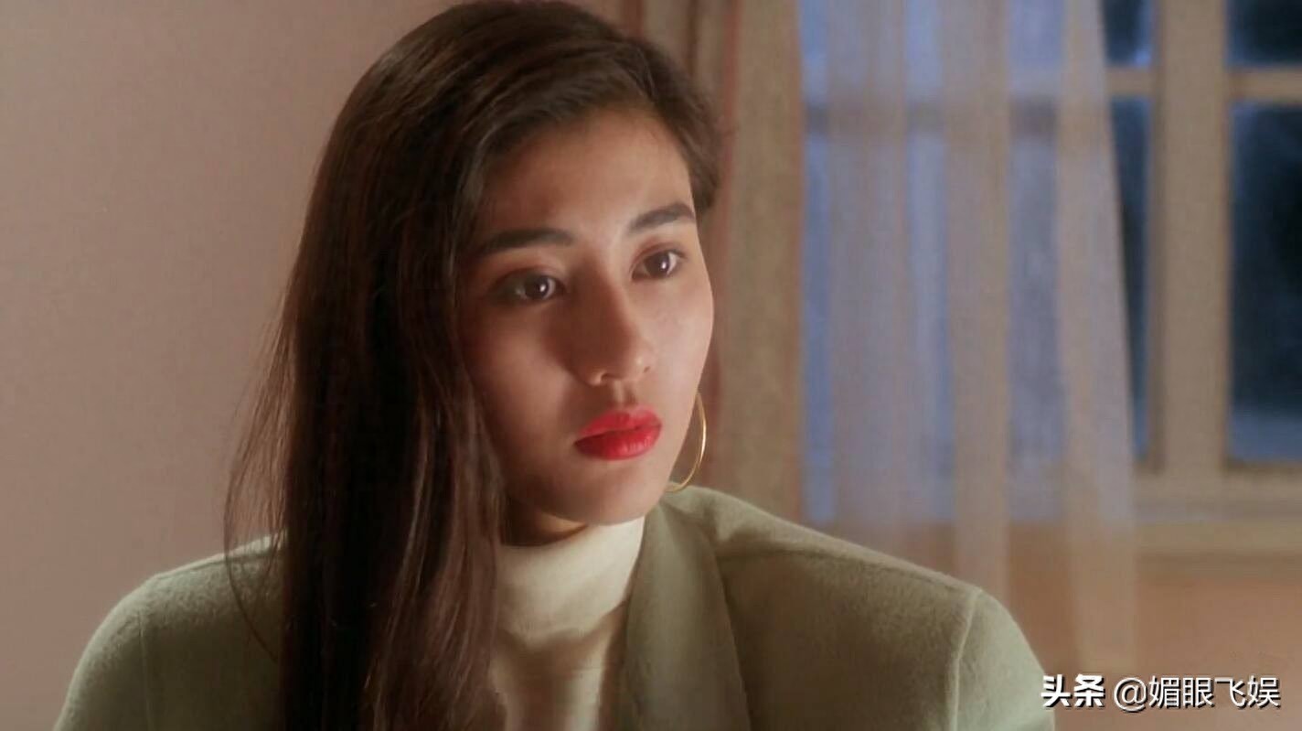 看过李嘉欣这几组老照片，网友：我再也不说她不是绝色美女了