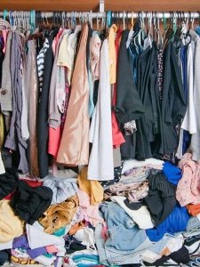 ​囤积症不改，收纳师也束手无策！7个断舍离技巧，衣柜家务立减半
