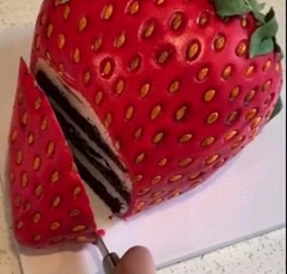 ​抖音捧红的网红蛋糕，茅台酒造型逼真，图4看了不忍心吃