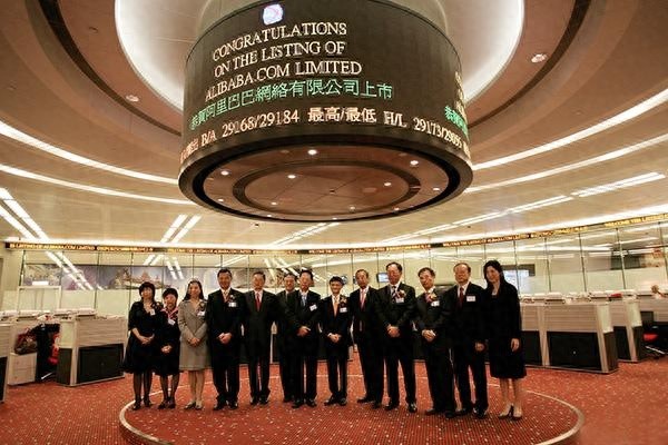 马云今天退休，回顾马云的20张照片，致敬乡村教师马老师