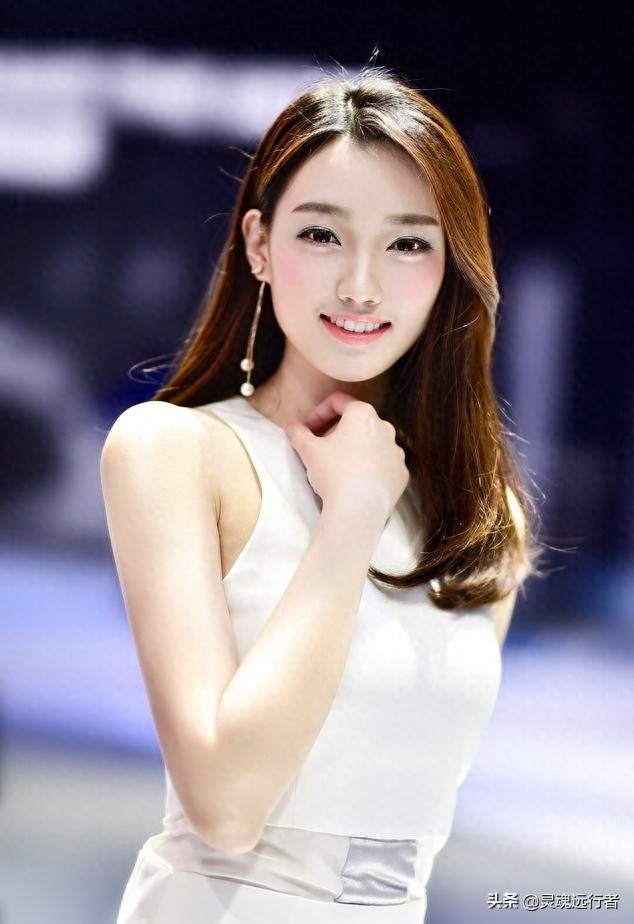 一个低调的美女，至今还没有自己的抖音号！