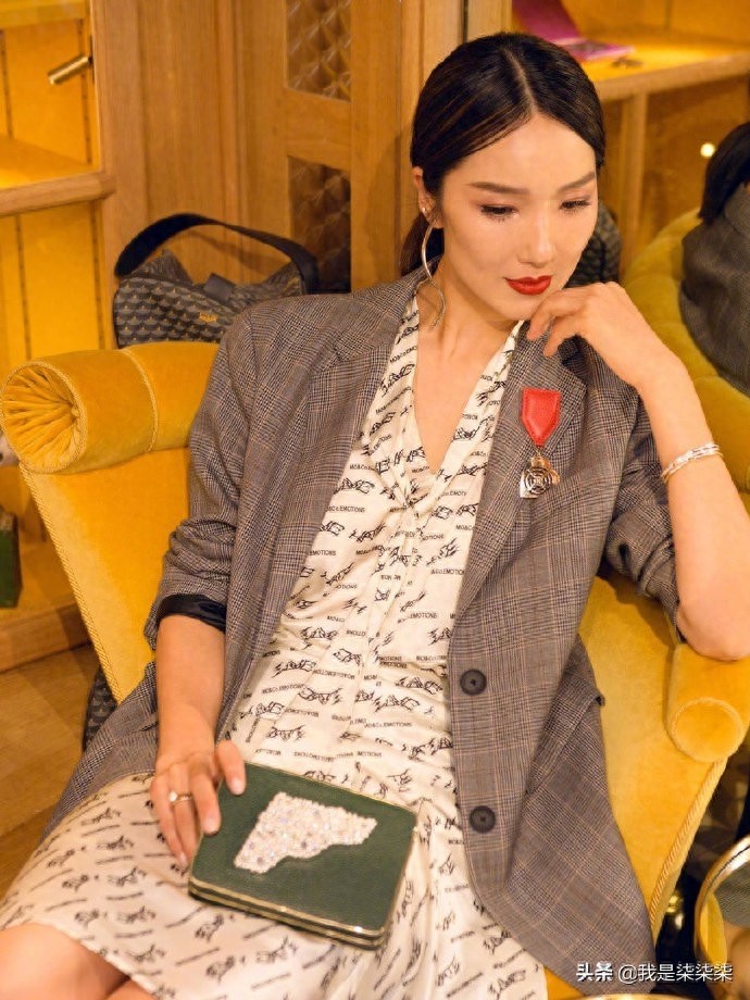 王祖蓝的妻子“李亚男”确实漂亮，祖蓝上辈子一定“拯救”过宇宙