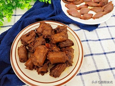 ​教你自制麻辣鸭脖，学会这个香料配比，鸭脖麻辣入味，好吃解馋