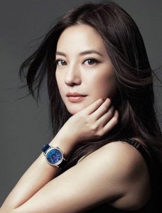 ​曾穿日本旗，请台独拍戏，如今赵薇怎样了？