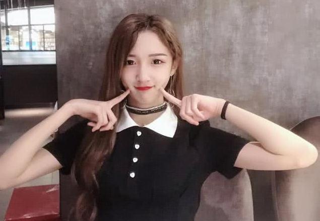 “女装大佬”艾比初中照片曝光,颜值亮眼成全班C位,粉丝沦陷了