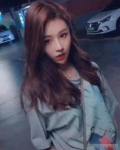 ​“抖音一姐”温婉近照曝光，身材惹网友吐槽：你确定只有17岁？