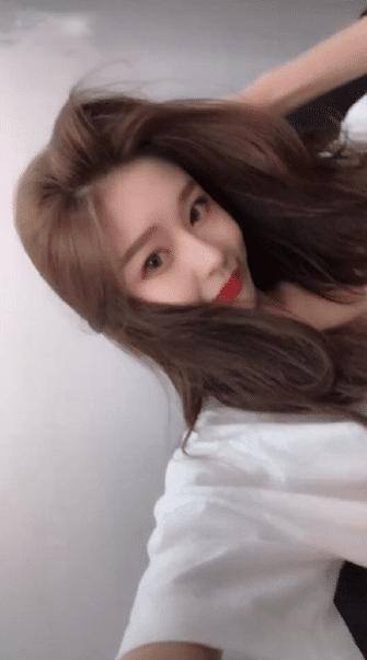 “抖音一姐”温婉近照曝光，身材惹网友吐槽：你确定只有17岁？