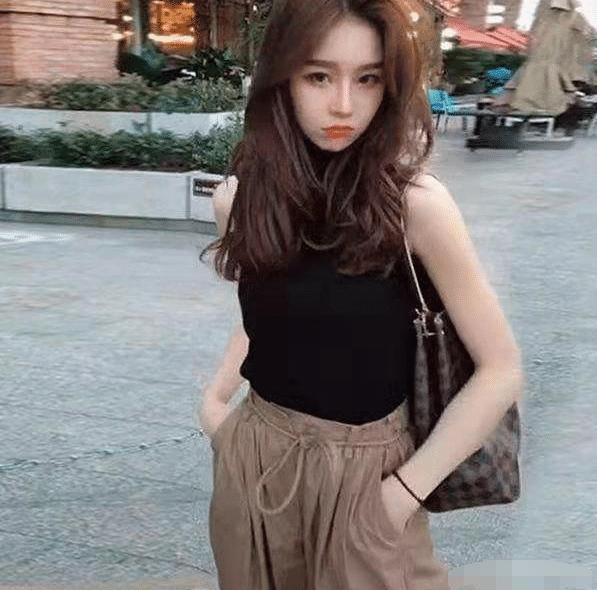 “抖音一姐”温婉近照曝光，身材惹网友吐槽：你确定只有17岁？
