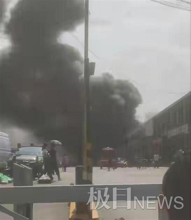 大连火灾的大楼现在啥情况了(大连一大型批发市场又起火了)(2)