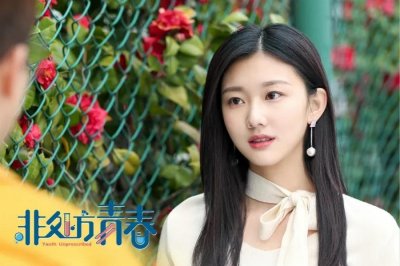 ​袁雨萱，甜美与清冷兼具的新生代人气小花