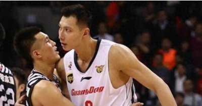 ​故意抢戏球衣退役？郭艾伦和易建联不和？4字表态，他不该犯错