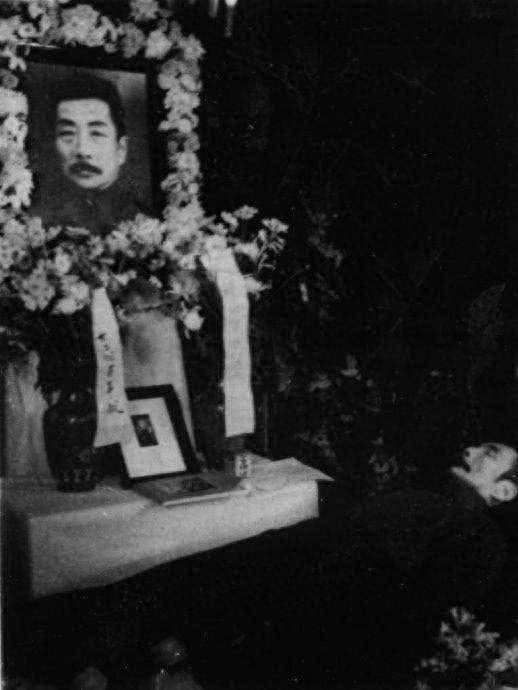 鲁迅葬礼现场照：图六遗照面容非常憔悴，图八是鲁迅生前最后照片