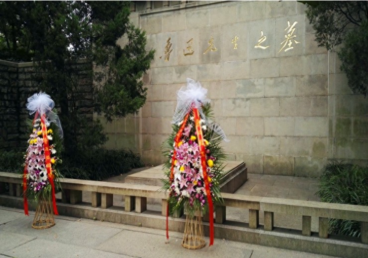 鲁迅葬礼现场照：图六遗照面容非常憔悴，图八是鲁迅生前最后照片