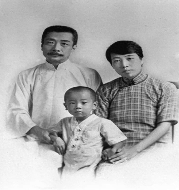 鲁迅葬礼现场照：图六遗照面容非常憔悴，图八是鲁迅生前最后照片