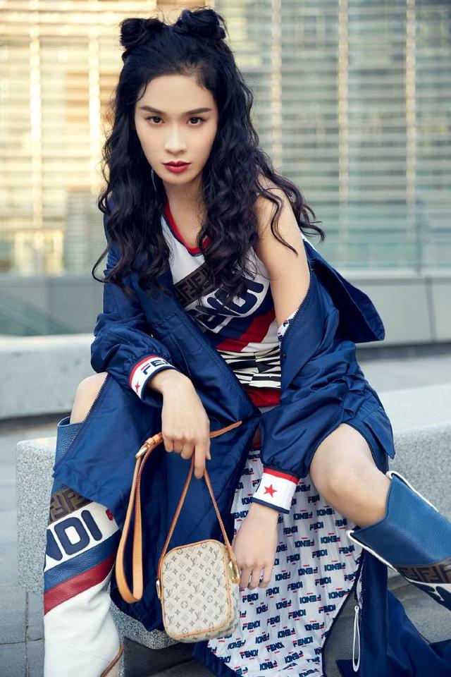 演员何杜娟写真(1990年出生的女星广东的何杜娟)(6)