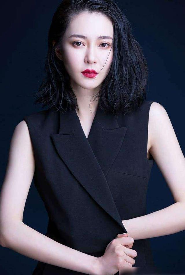 演员何杜娟写真(1990年出生的女星广东的何杜娟)(2)