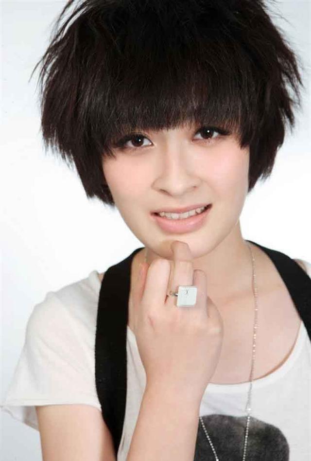 演员何杜娟写真(1990年出生的女星广东的何杜娟)(5)