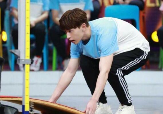 邓伦快乐大本营跳高是哪期