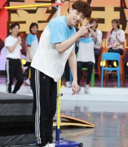 ​邓伦快乐大本营跳高是哪期